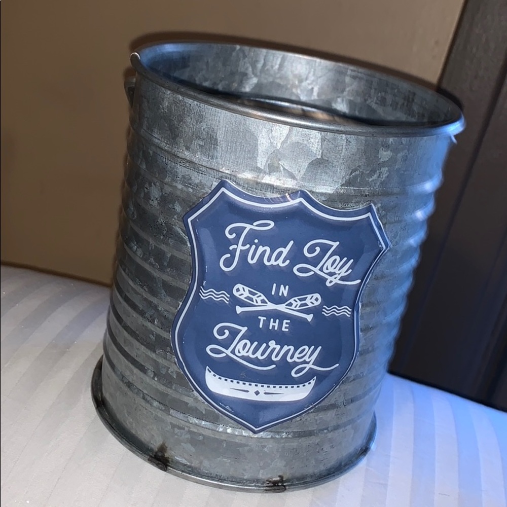VINTAGE TIN ACCENT PIECE